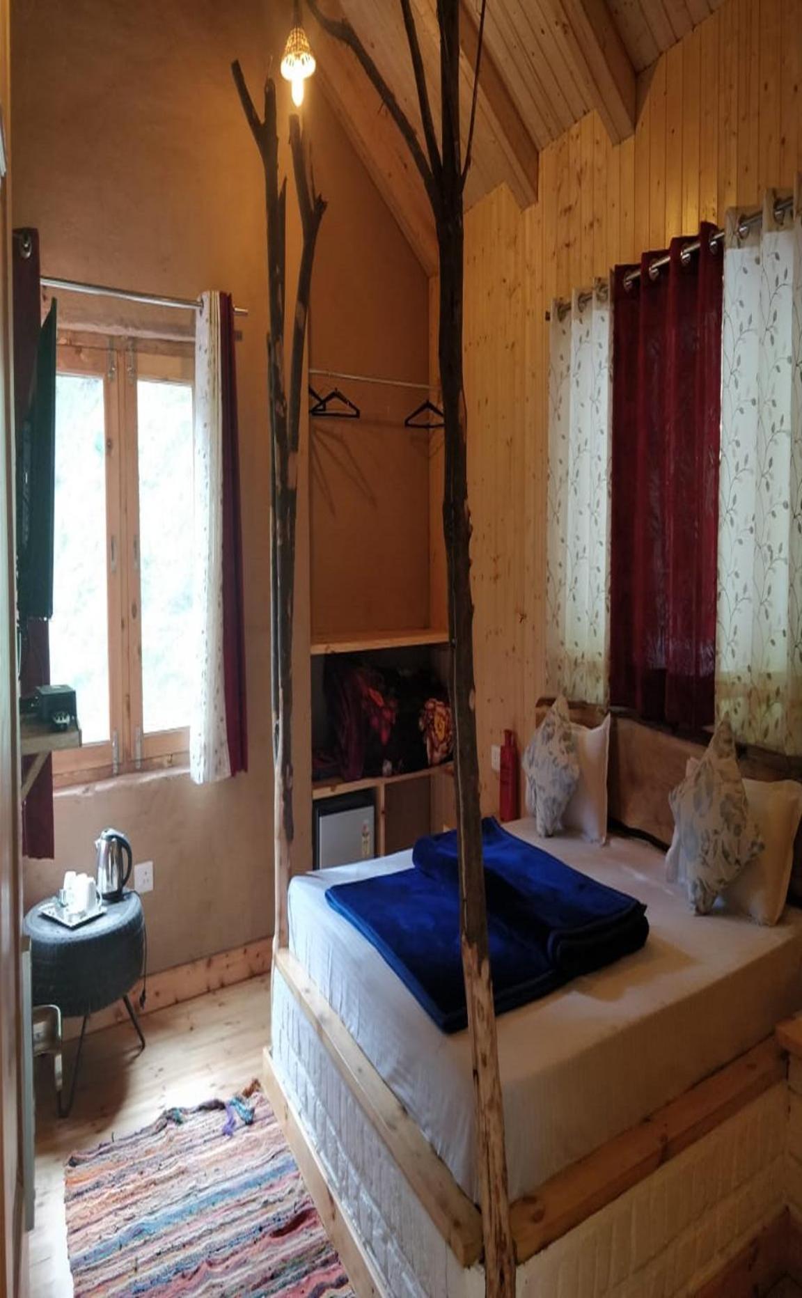 Offbeat Abodes - Tirthan Valley Banjar Екстер'єр фото
