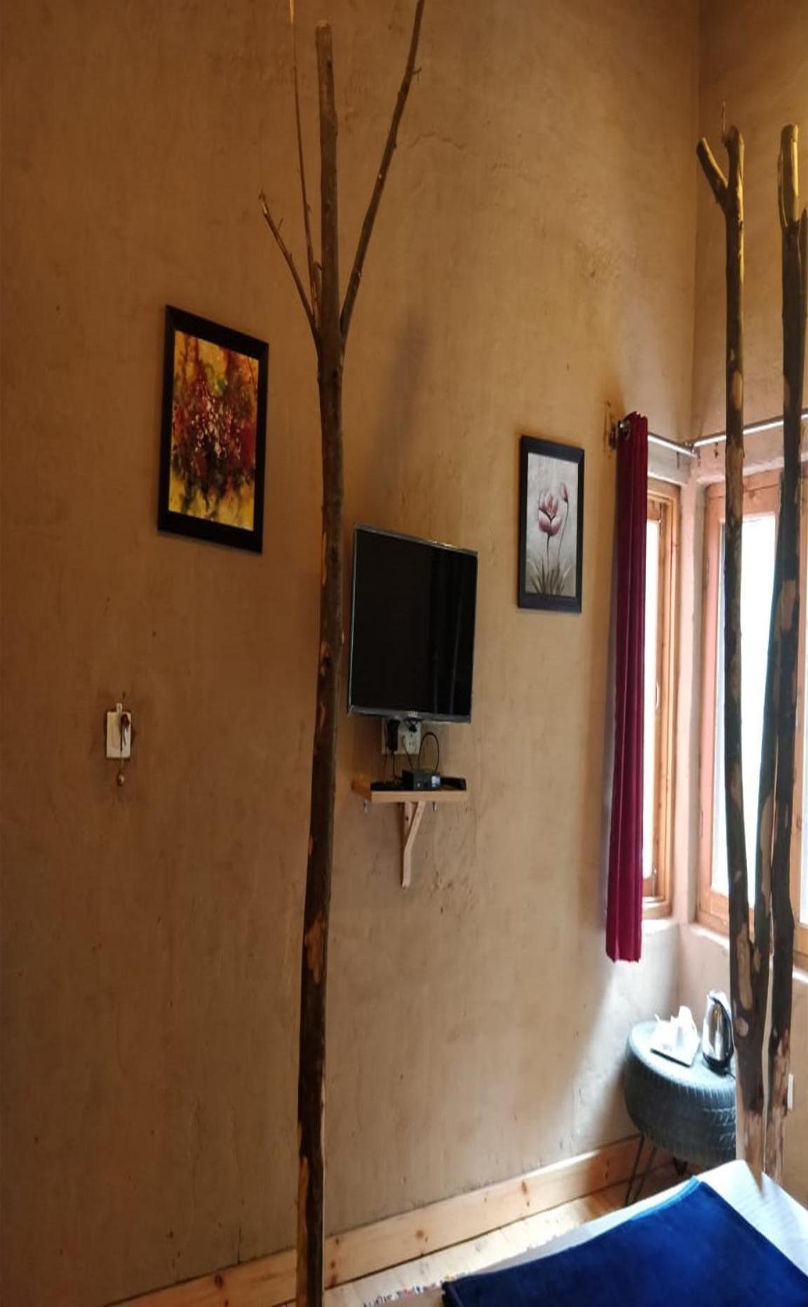 Offbeat Abodes - Tirthan Valley Banjar Екстер'єр фото