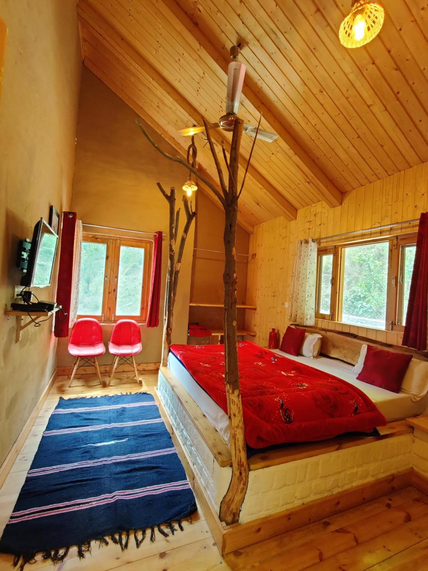Offbeat Abodes - Tirthan Valley Banjar Екстер'єр фото