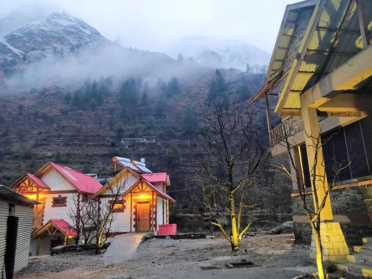 Offbeat Abodes - Tirthan Valley Banjar Екстер'єр фото